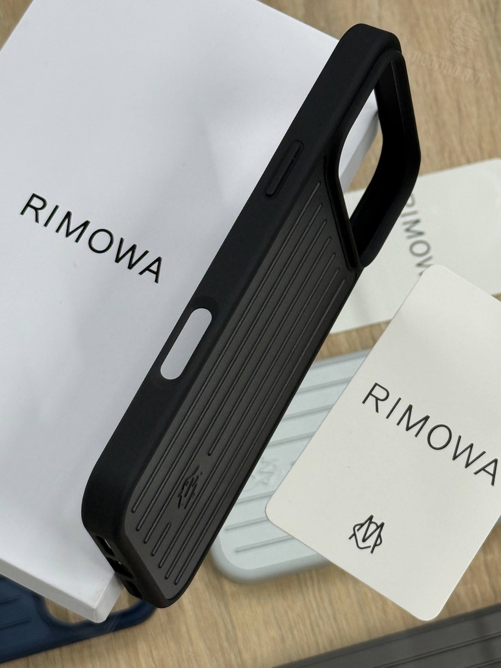 Чехол на iPhone 17 Pro Max Rimowa