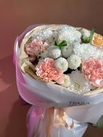 Букет "Персики", Роза, хризантема, диантусы, дубки, альстромерия