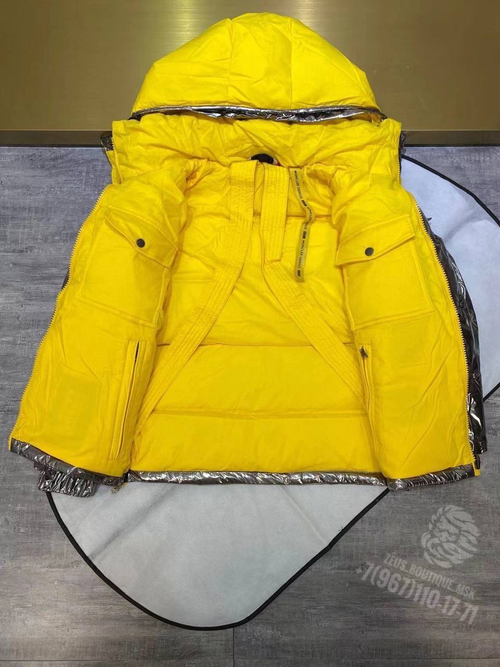 Пуховик Moncler