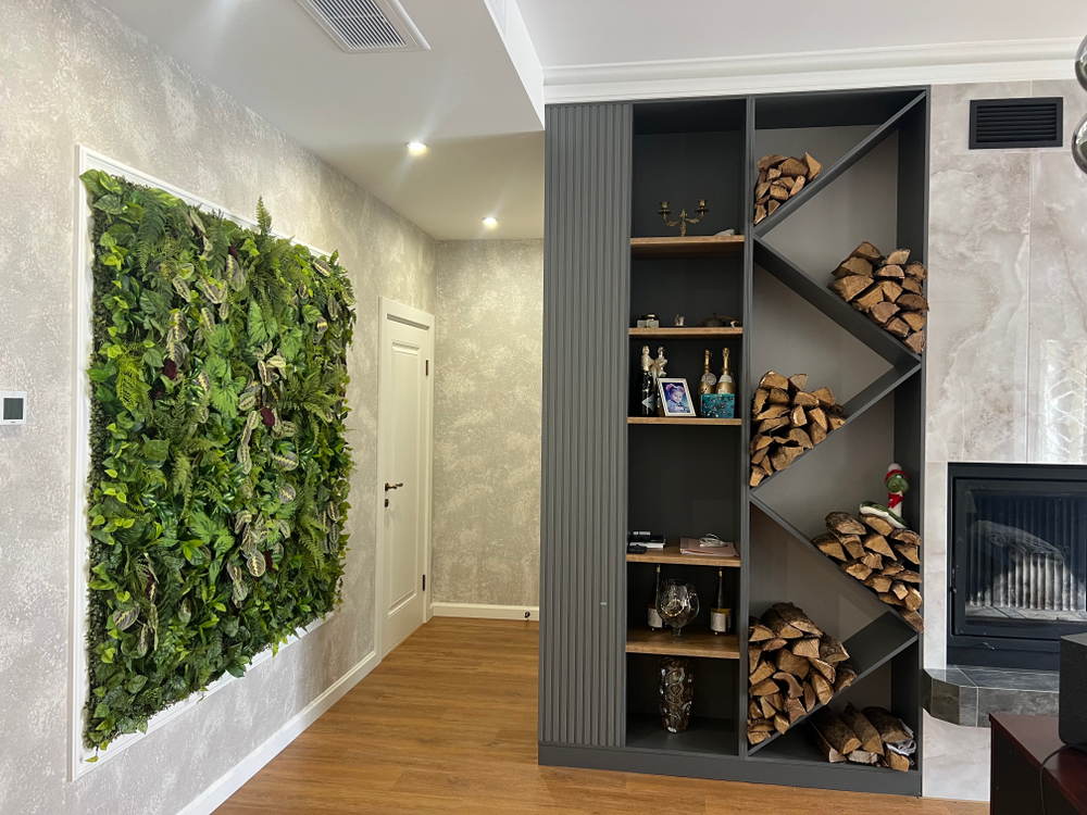 Вертикальное озеленение искусственными растениями и мхом