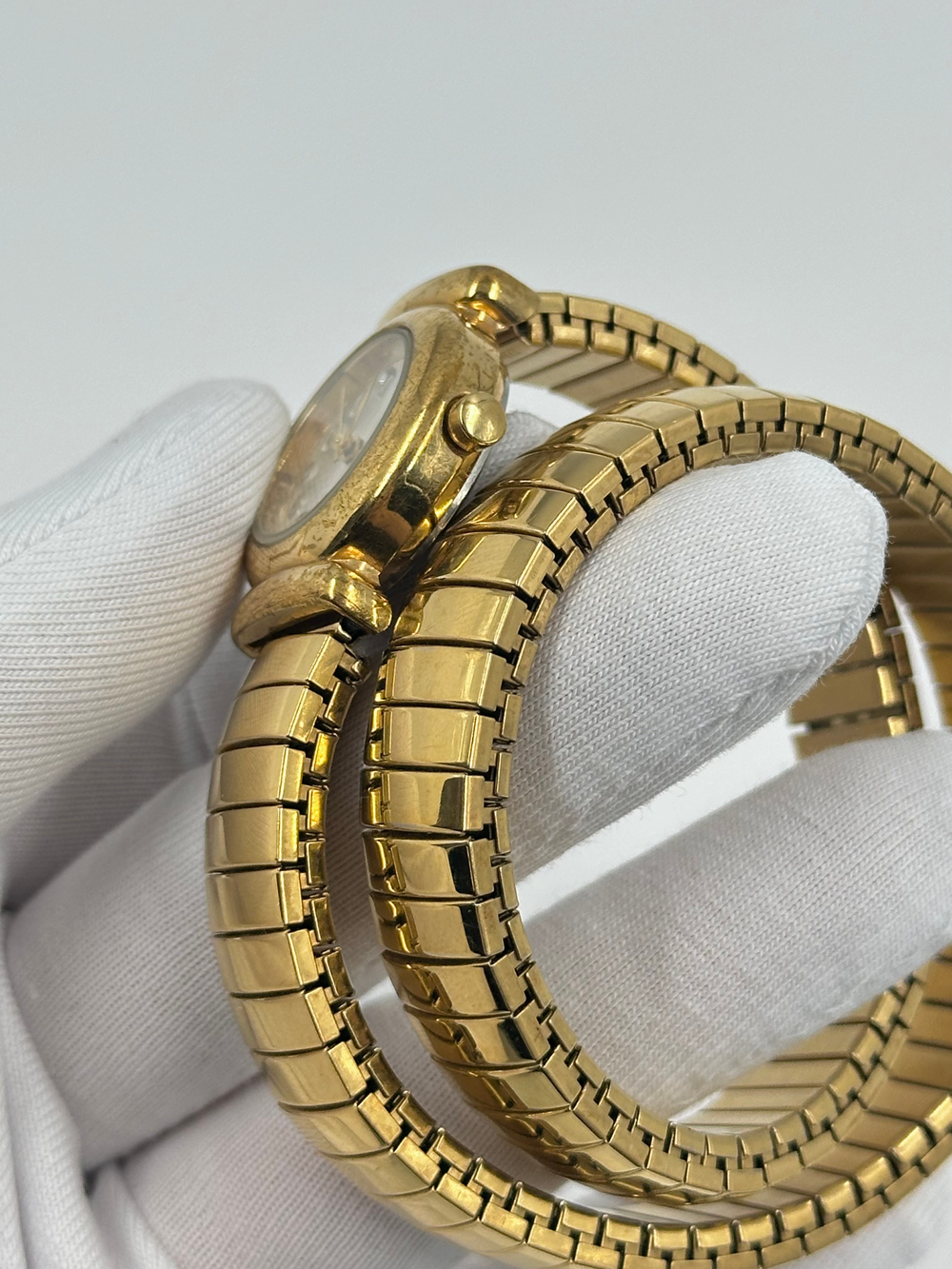 Часы на эластичном браслете