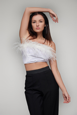 Топ из бархата с перьями