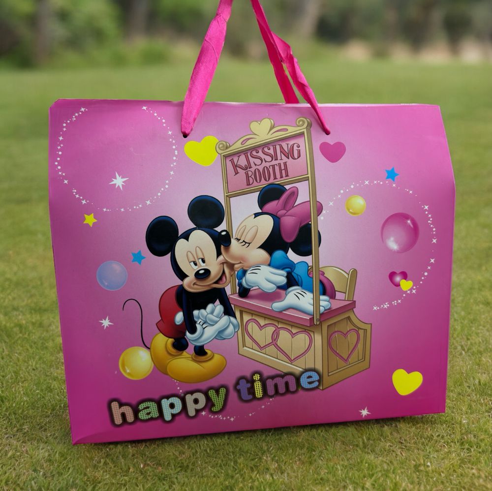 Подарочные коробки с ручками