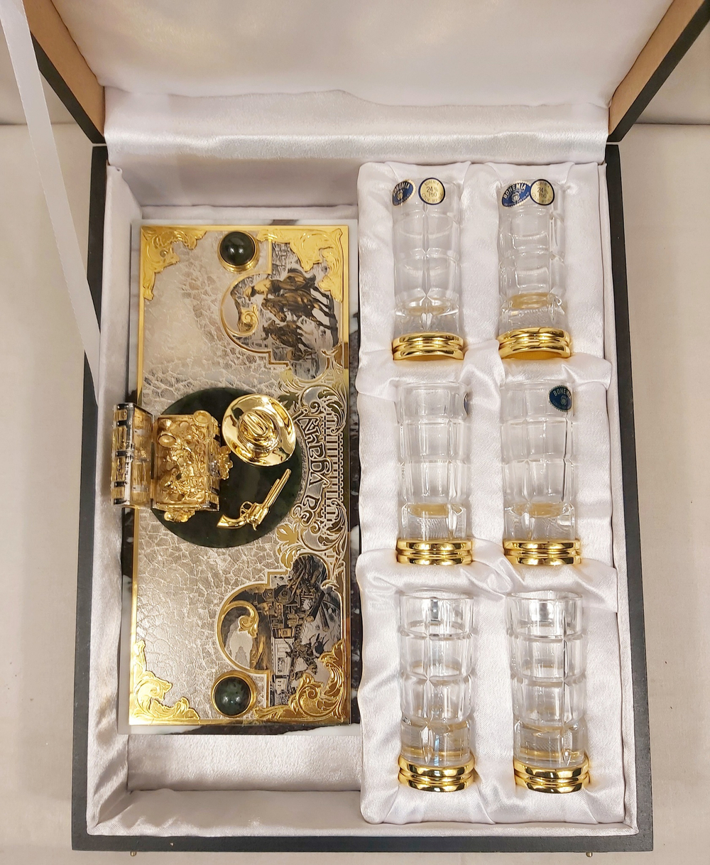 Подарочный набор стопок "Ковбой. За удачу!" на мраморе с чернением