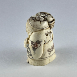 Статуэтка нэцкэ Монах с корзиной рыбы и персиком