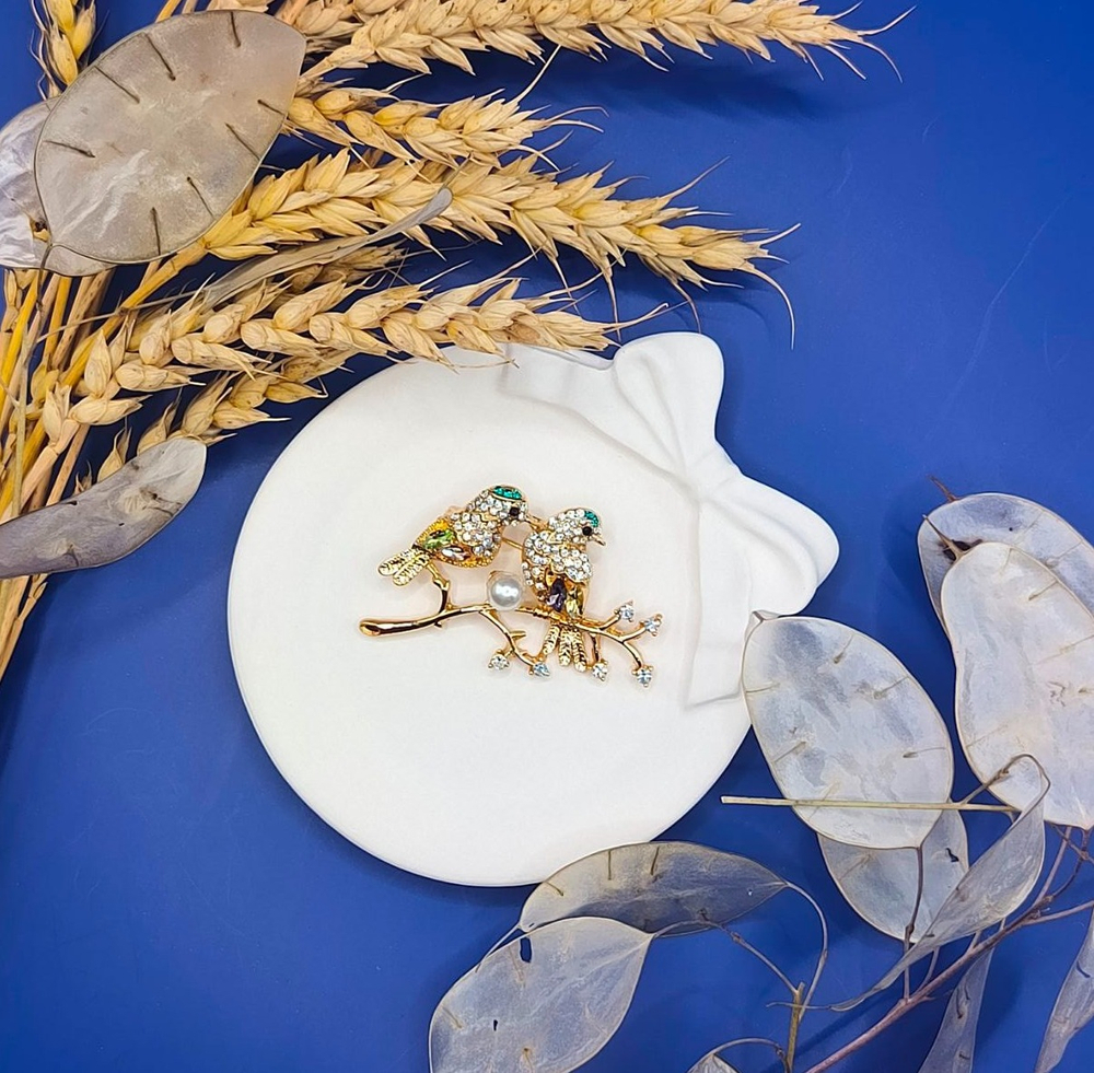 Брошь "Ветка с птицей"