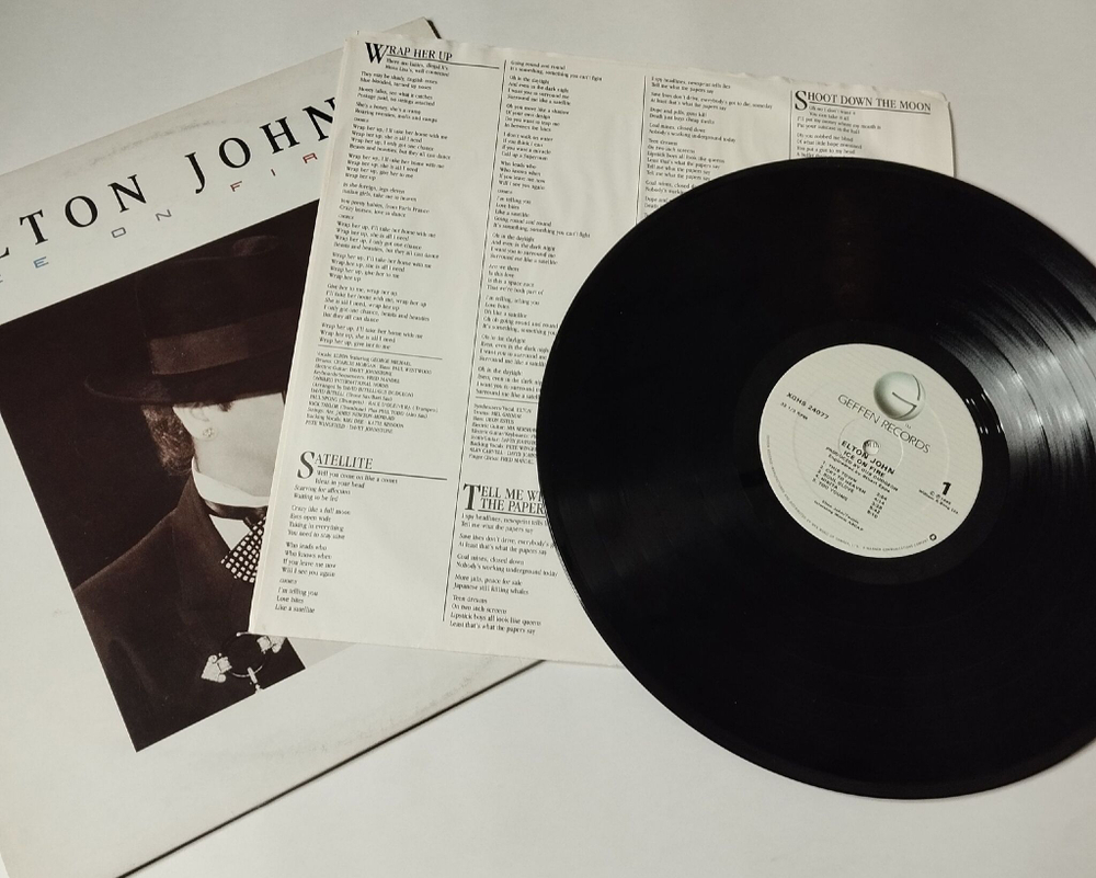 Винтажная виниловая пластинка LP Elton John Ice On Fire (Canada 1985)