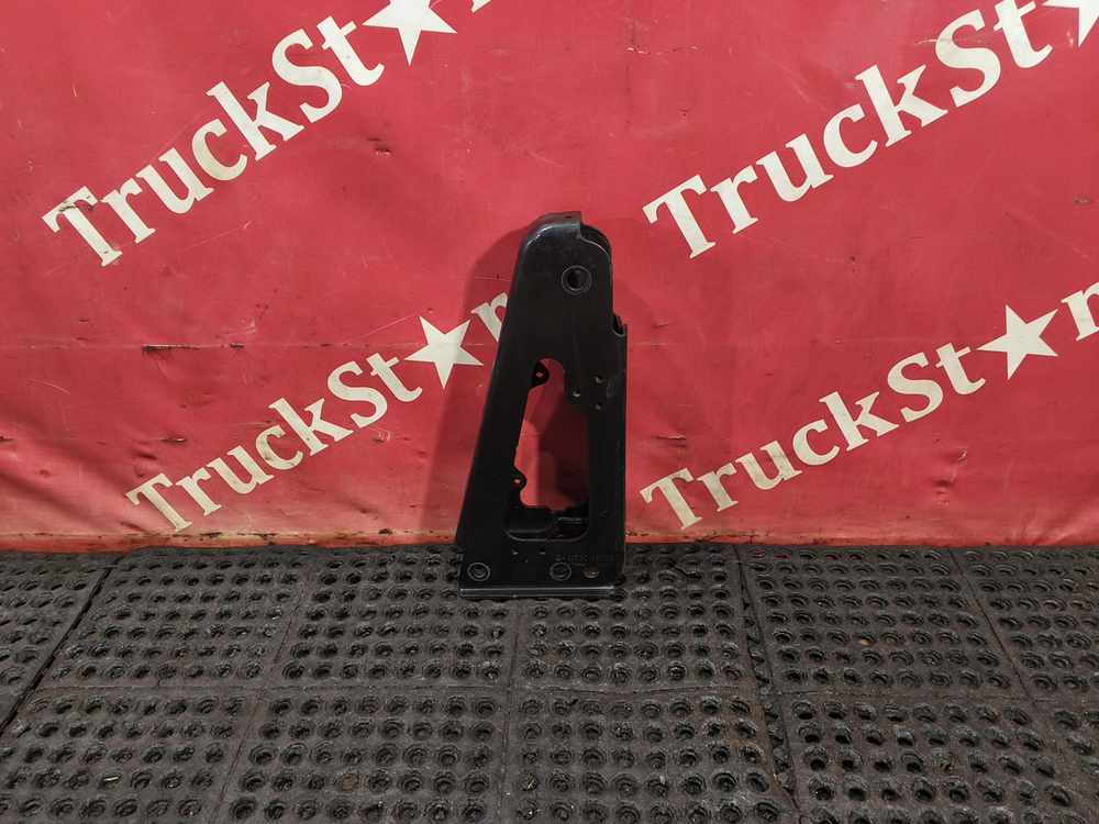 Кронштейн кабины правый