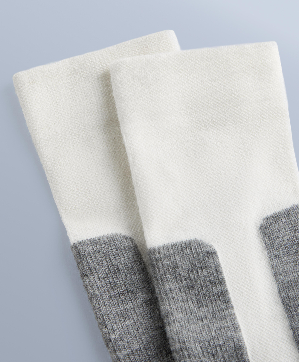 Oysho Длинные лыжные носки из смеси шерсти WOOLMARK®, экрю