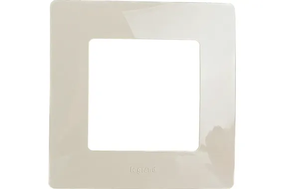 Рамка Legrand Etika 1 постовая слоновая кость 25682