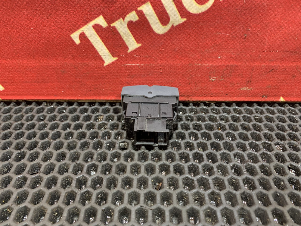 Кнопка звукового сигнала 2023г.