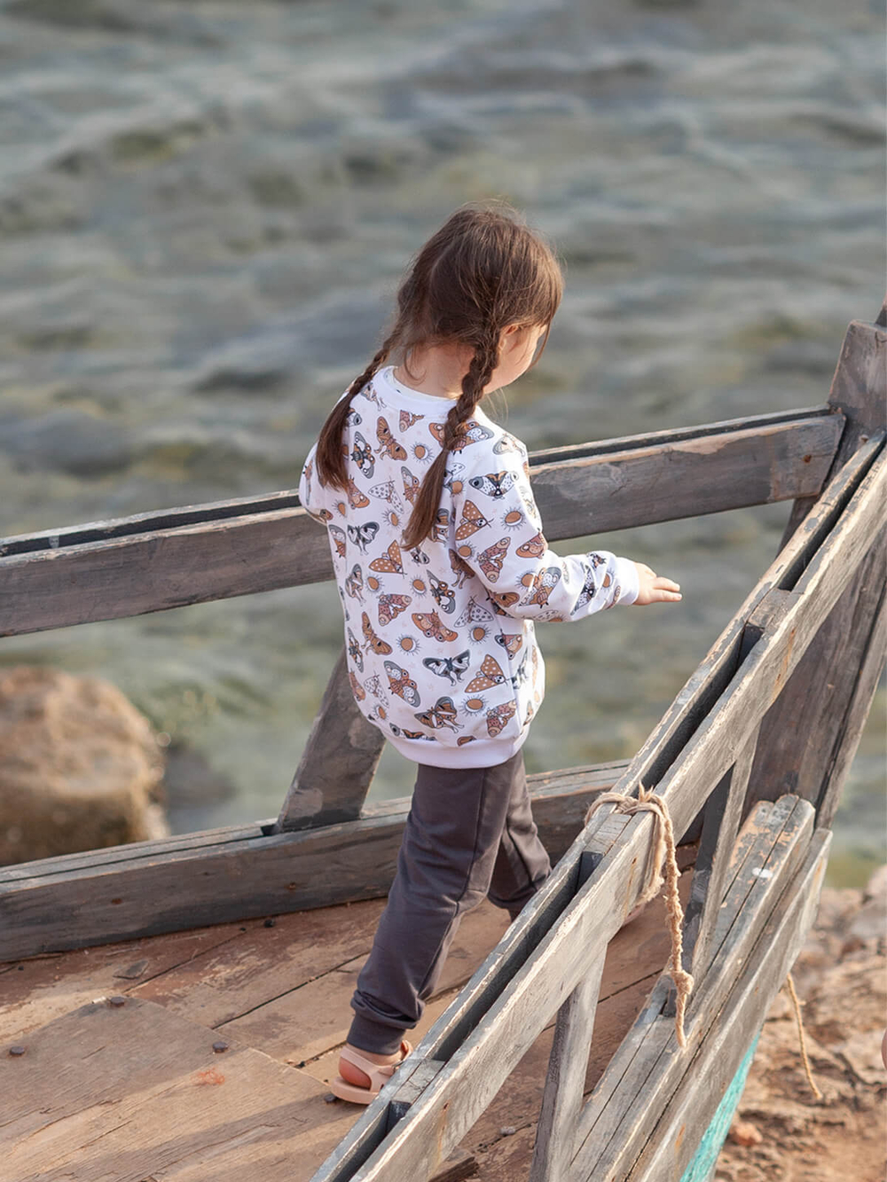 Свитшот оверсайз Mjölk Бабочки