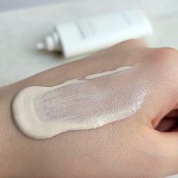 Ультралегкий солнцезащитный крем SKIN1004 Madagascar Centella Air-Fit Suncream Plus SPF50+ PA++++ 50 мл.