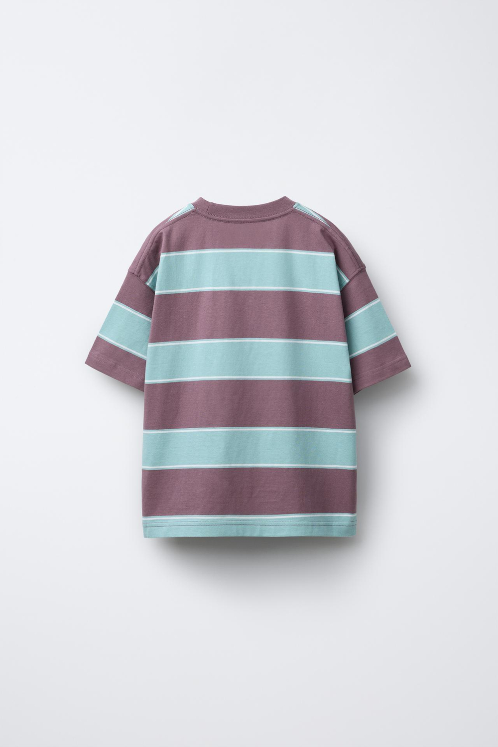 ZARA ФУТБОЛКА В ПОЛОСКУ С НАШИВКОЙ, ЛИЛОВЫЙ