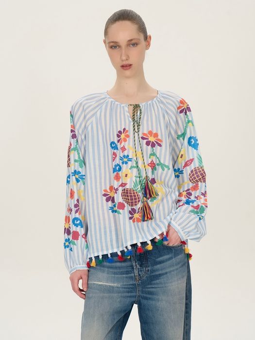 Блуза с цветами и кистями