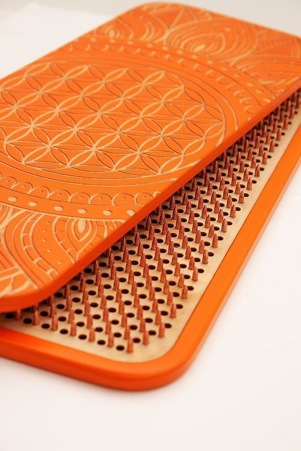 Доска садху Ом на мандале медные гвозди