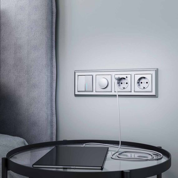 Розетка Werkel с заземлением, шторками и USBх2 серебряная W1171506 4690389156458