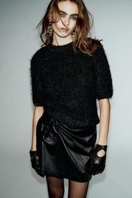 ZARA ЮБКА-ШОРТЫ ИЗ ИСКУССТВЕННОЙ КОЖИ СО СКЛАДКАМИ, ЧЕРНЫЙ