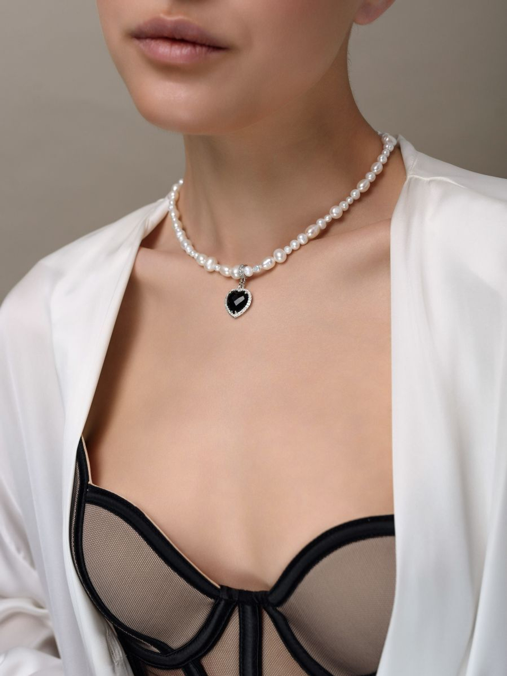 Колье "Royal Love Pearl" Silver c чёрным агатом