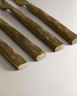 ZARA HOME НАБОР ДЕСЕРТНЫХ ВИЛОК С ЧЕКАНКОЙ (4 ШТ.), ЗОЛОТОЙ