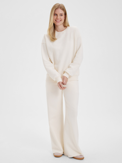 Набор из молочных брюк и свитшота с начесом