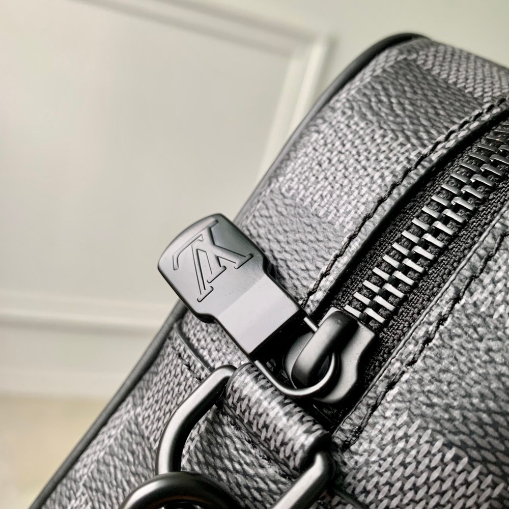 Louis Vuitton Pochette Kasai