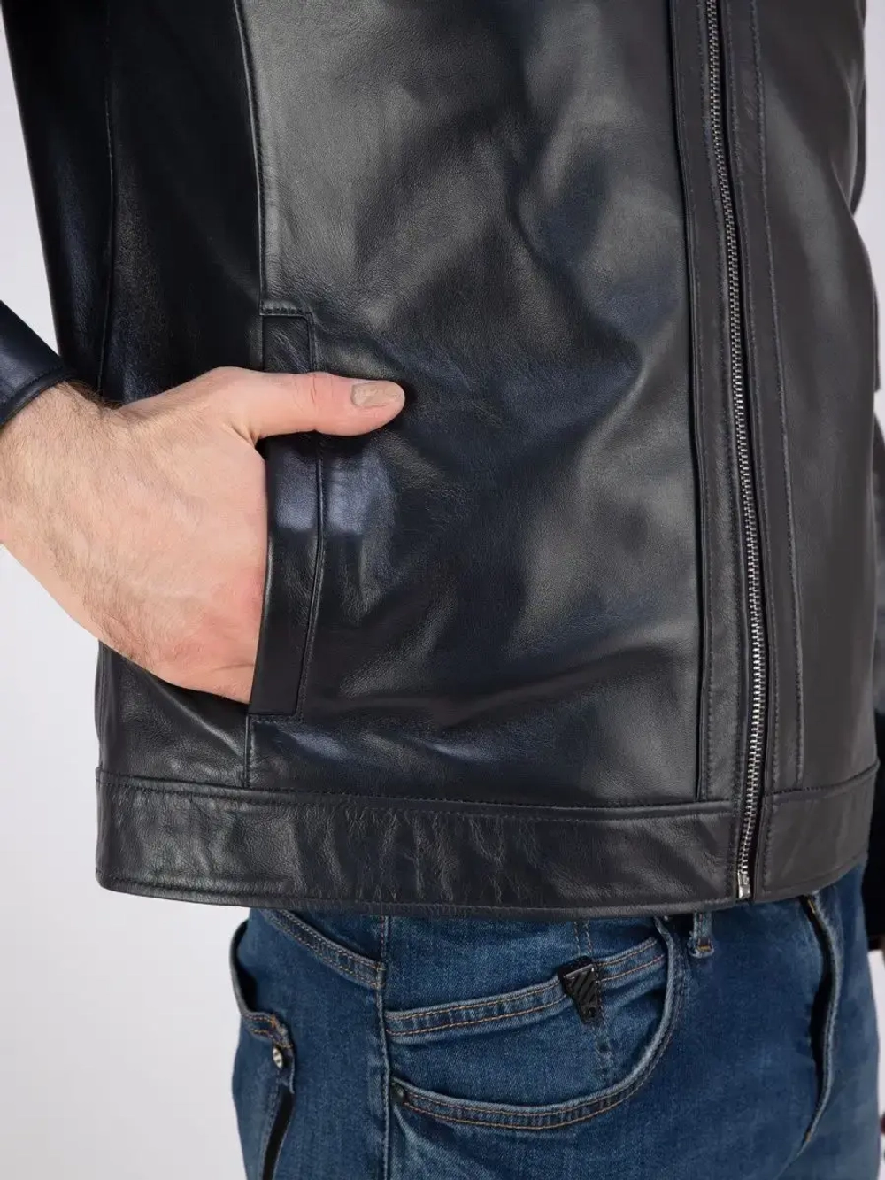 Кожаная куртка демисезонная на молнии