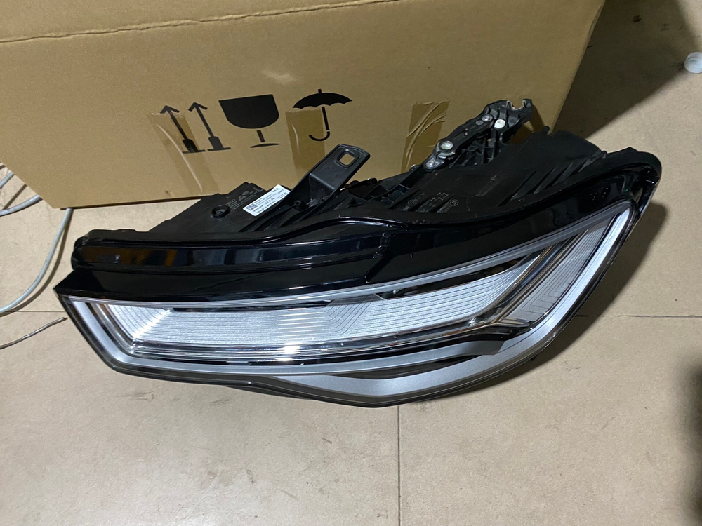 Передняя левая фара LED Audi A6 C7 оригинал