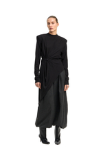 Лонгслив с бельевой деталью черный