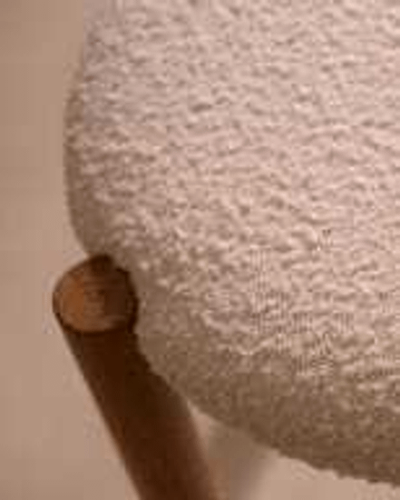 Nebai Стул из белой ткани букле и массива дуба с натуральной отделкой Испания La Forma