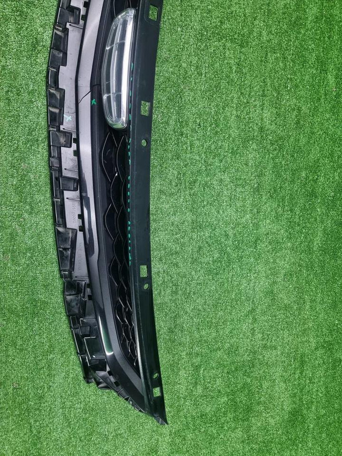 Решетка радиатора Geely Tugella (2022-н.в.)