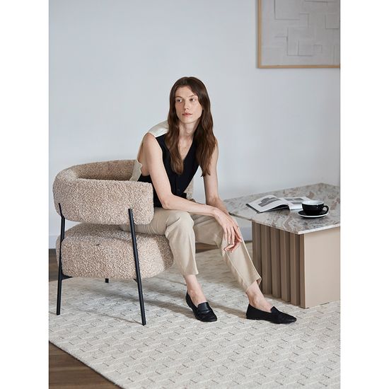 Кресло hugme, букле, миндальное молоко