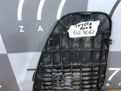 Заглушка обшивки багажника правая Toyota RAV4 IV (XA40) 12-19 Б/У Оригинал 6476642030