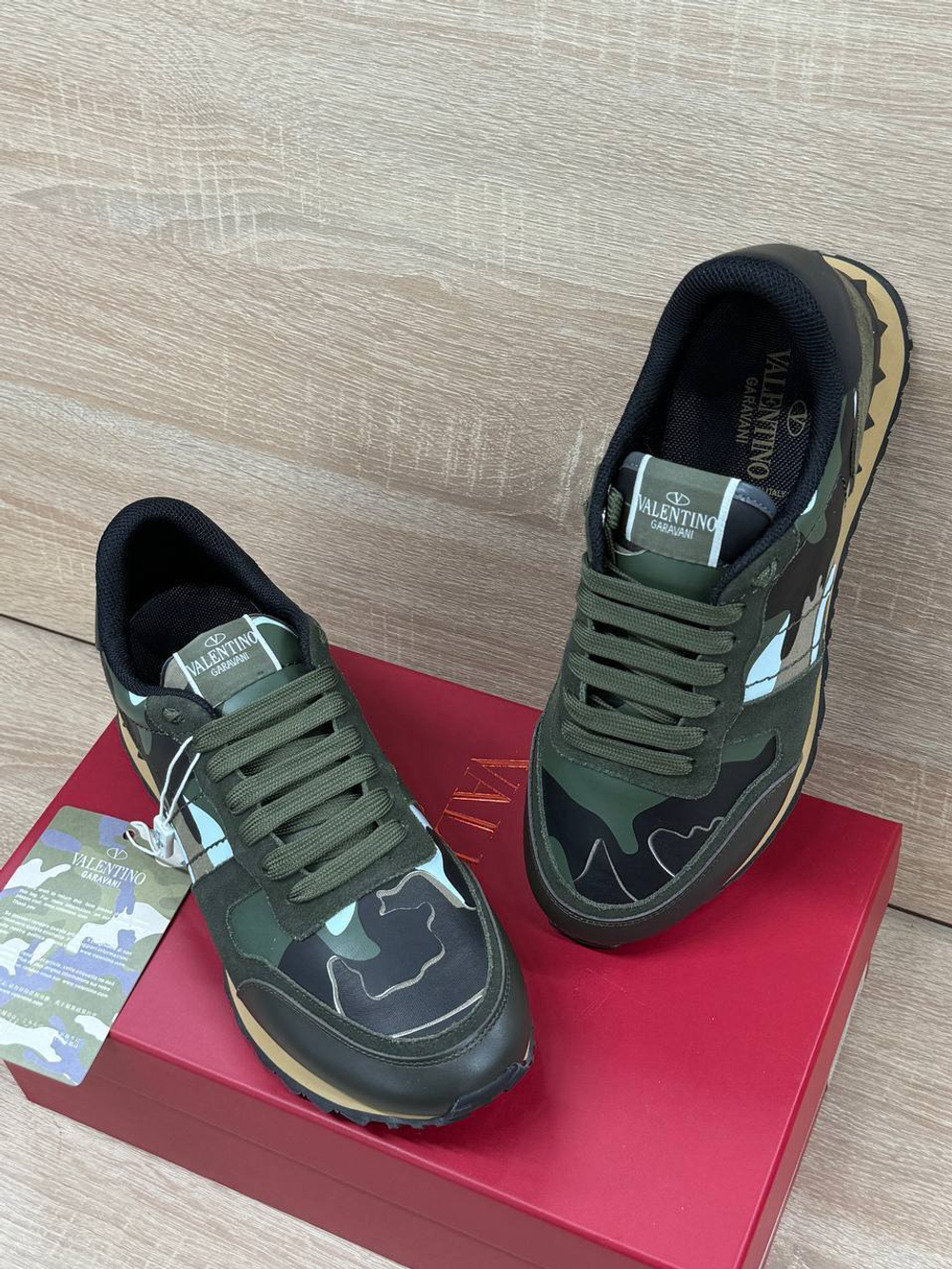 Кроссовки Valentino