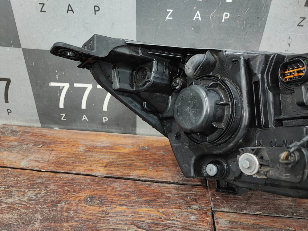 Фара левая Kia Soul 2 (PS) 13-19 Б/У Оригинал 92101B2260