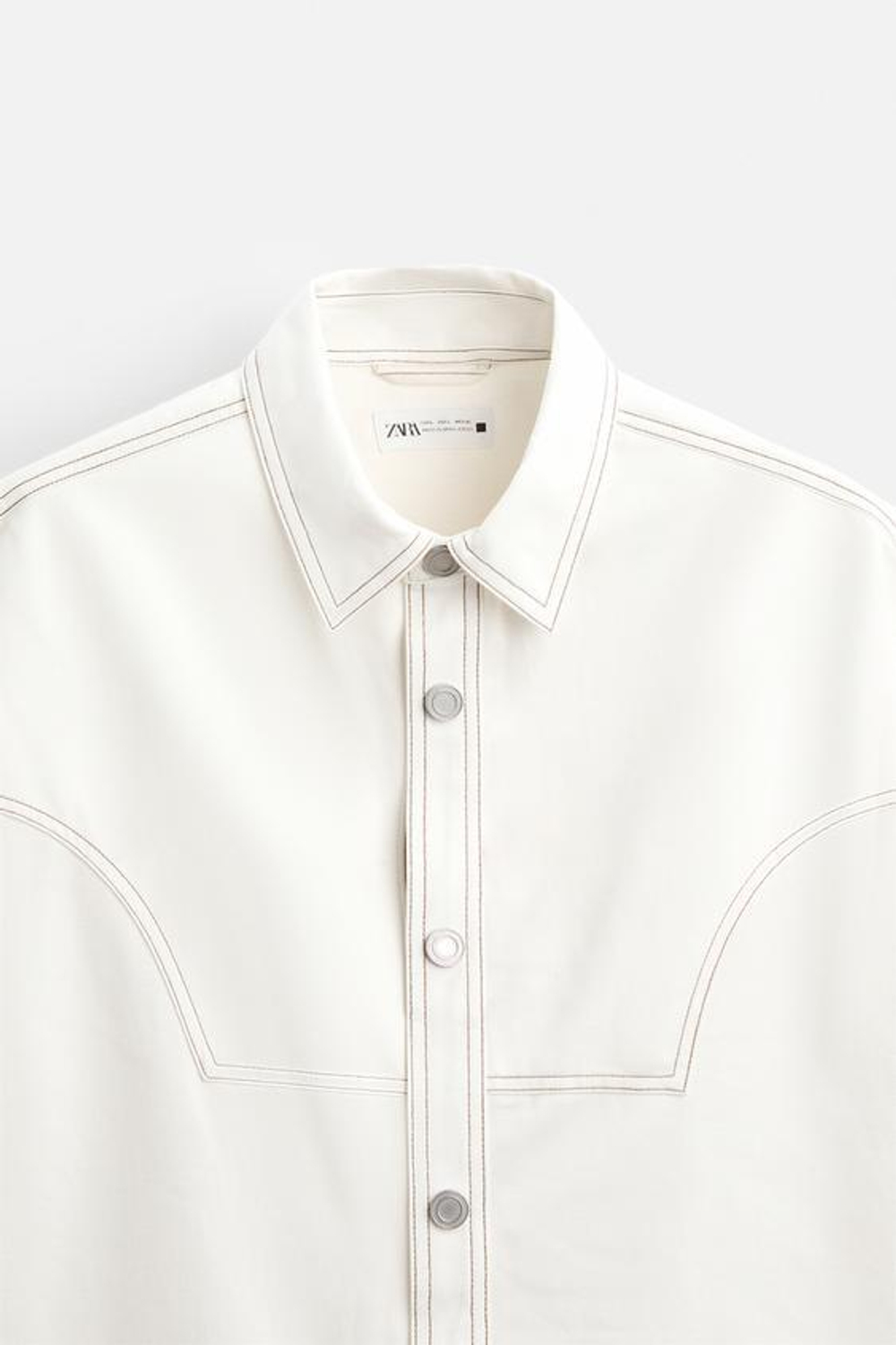 ZARA РУБАШКА ИЗ ХЛОПКА И ЛИОЦЕЛЛА С ДЕКОРАТИВНОЙ СТРОЧКОЙ, БЕЛЫЙ