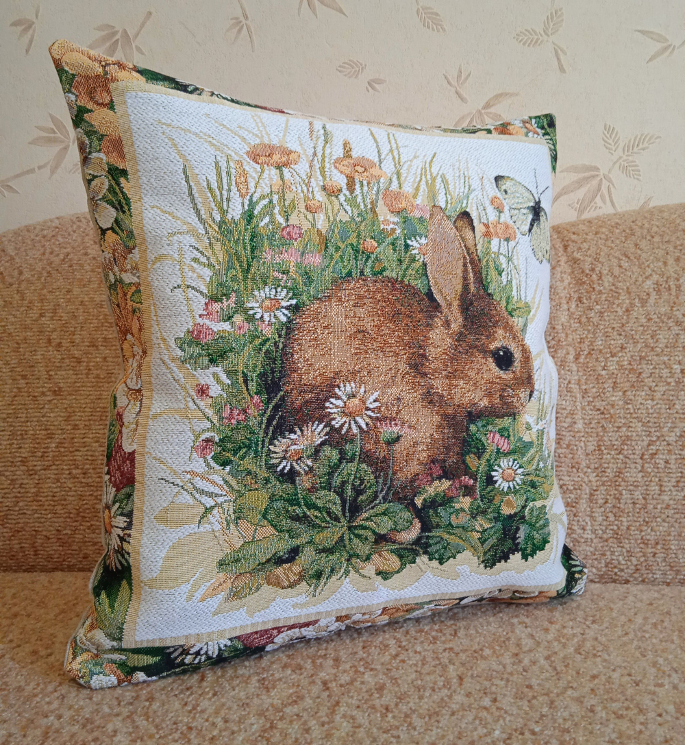 Декоративный гобеленовый чехол для интерьерной подушки Зайчонок 47*47