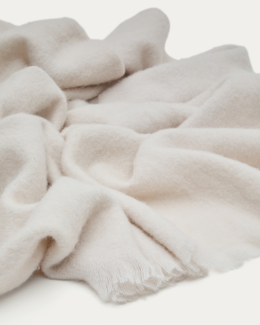 Hura Плед из шерсти цвета экрю с оборками 170 х 130 см