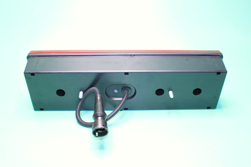 Фонарь задний КамАЗ,МАЗ 24В разъём СЦАЗ с проводом, правый /7442.3716-10/