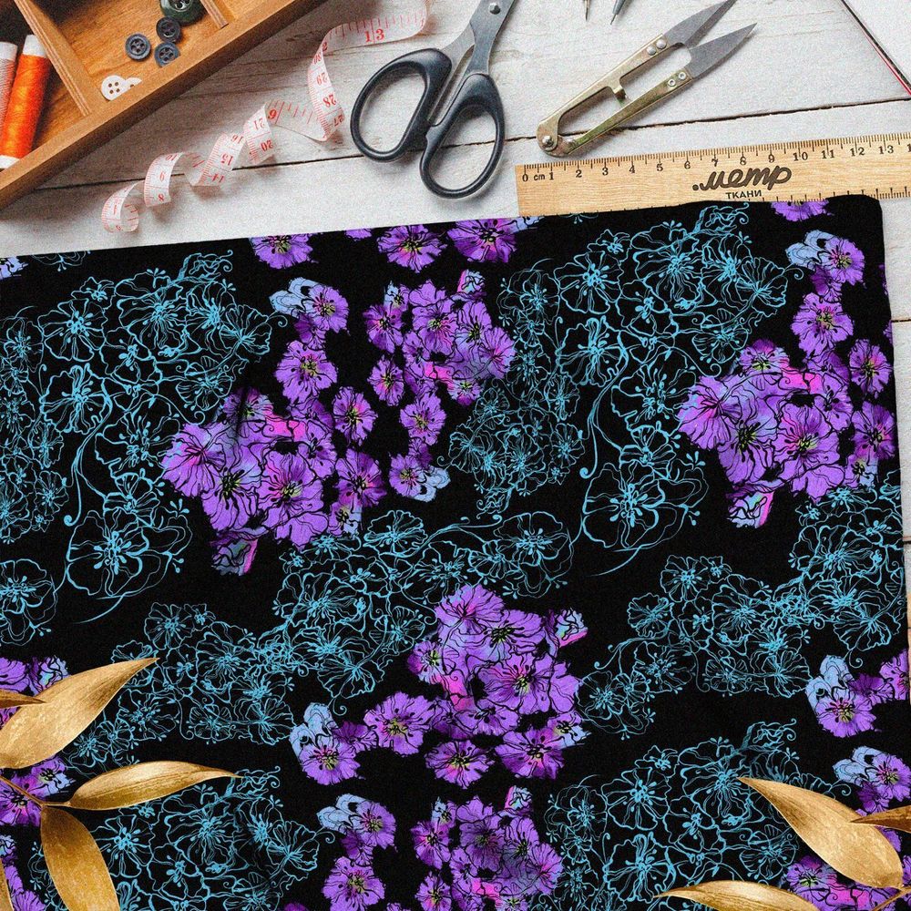Ткань мембрана фиолетовые цветы с паутинкой