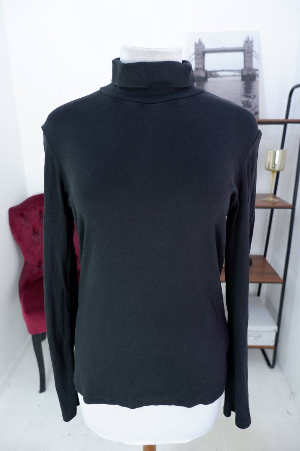 Водолазка Uniqlo базовая, визуально на 44 размер