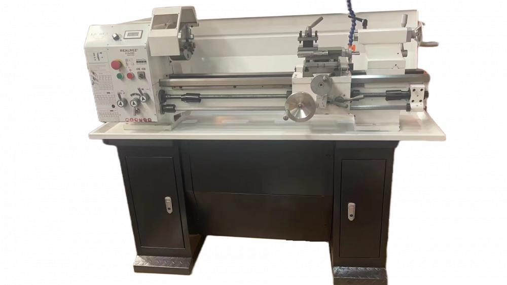 Токарно-винторезный станок REALREZ 310X900 220V (УЦИ+СОЖ)