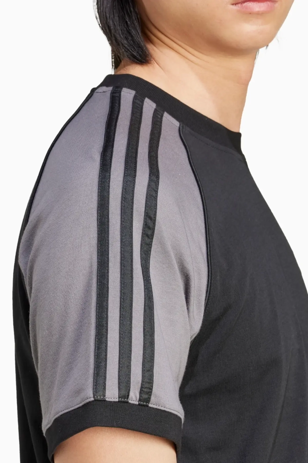 Футболка adidas Colourblocked 3-Stripes - черный