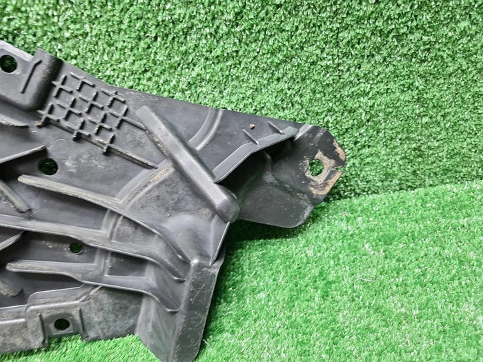 Пыльник бампера левый Mercedes E w213 (2016-2021)