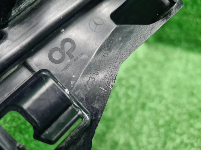 Решетка перед. бампера Mercedes S W223 20-нв AMG