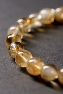 Браслет "Memo about Manifestation" из цитрина 6 мм с подвеской