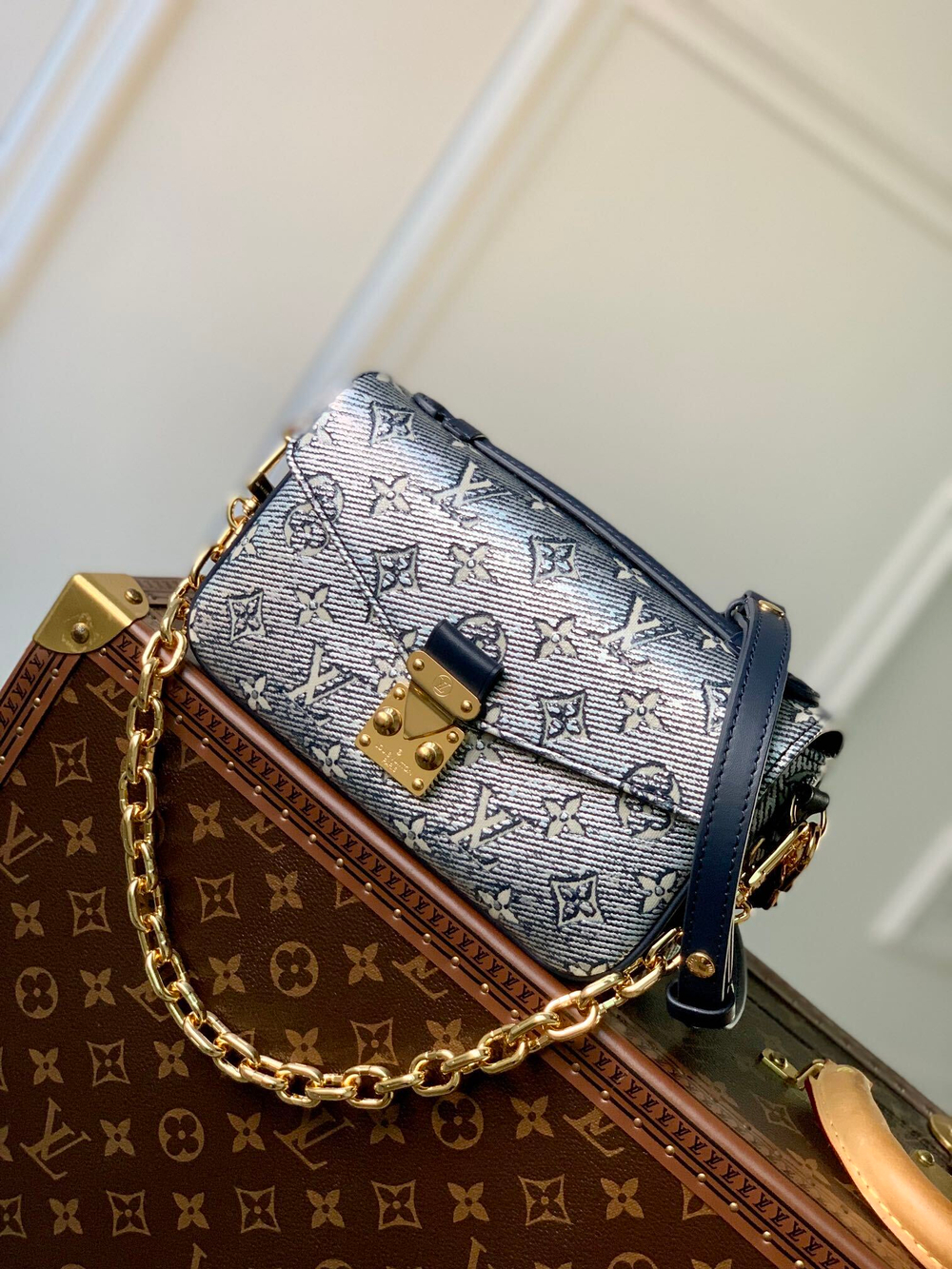 Louis Vuitton Pochette Metis East West