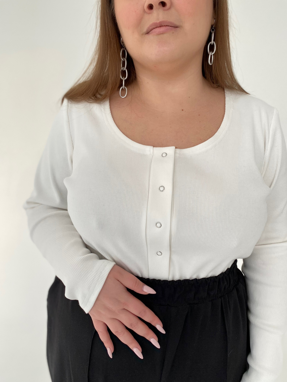 Лонгслив молочный с кнопками