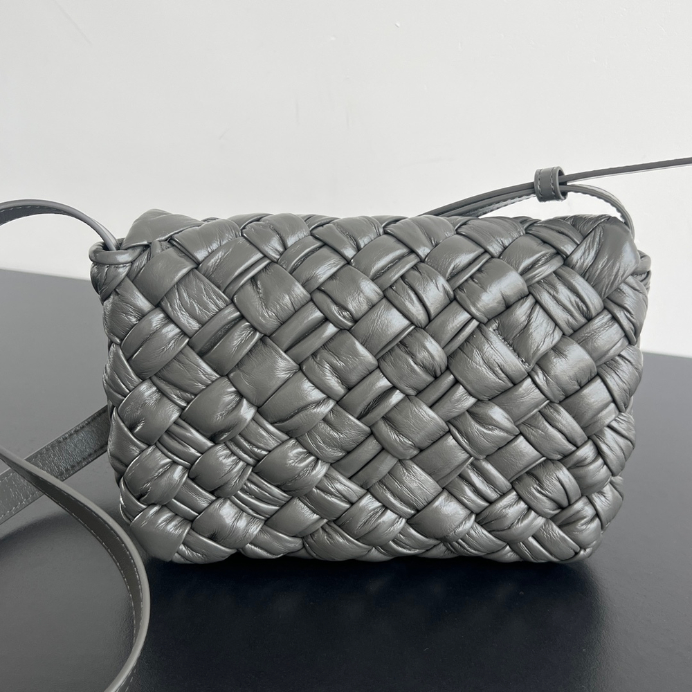 Bottega Veneta Small Rumple Messenger 21 cm