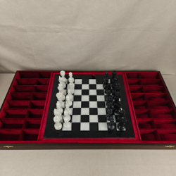 Подарочные шахматы из мрамора и оникса в футляре